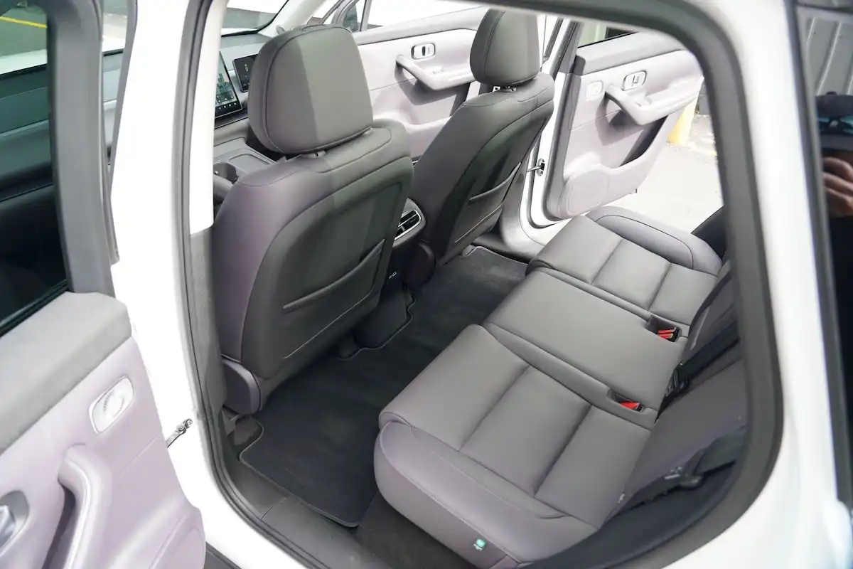 2025 leapmotor c10 design rear seats close-up view