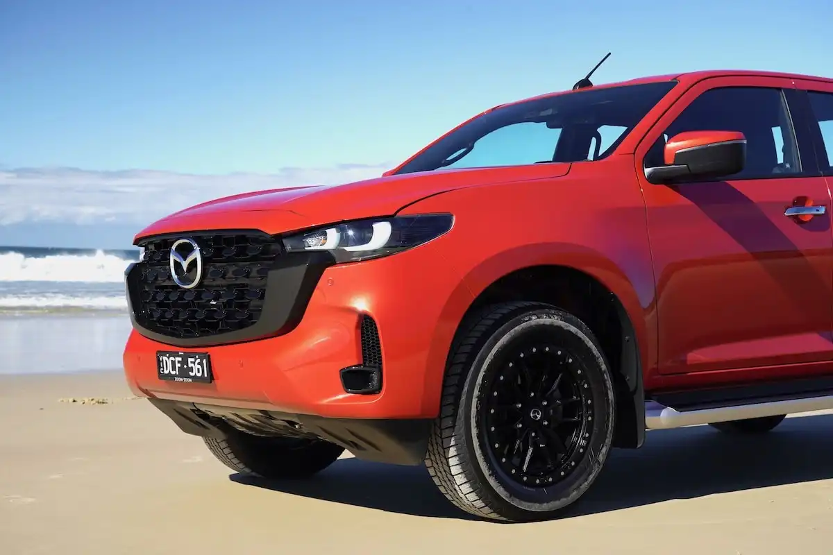 2025 mazda bt-50 gt 4x4 dual cab headlights