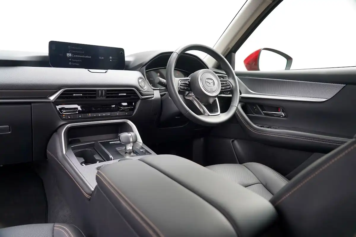 2025 mazda cx-60 g40e evolve interior front