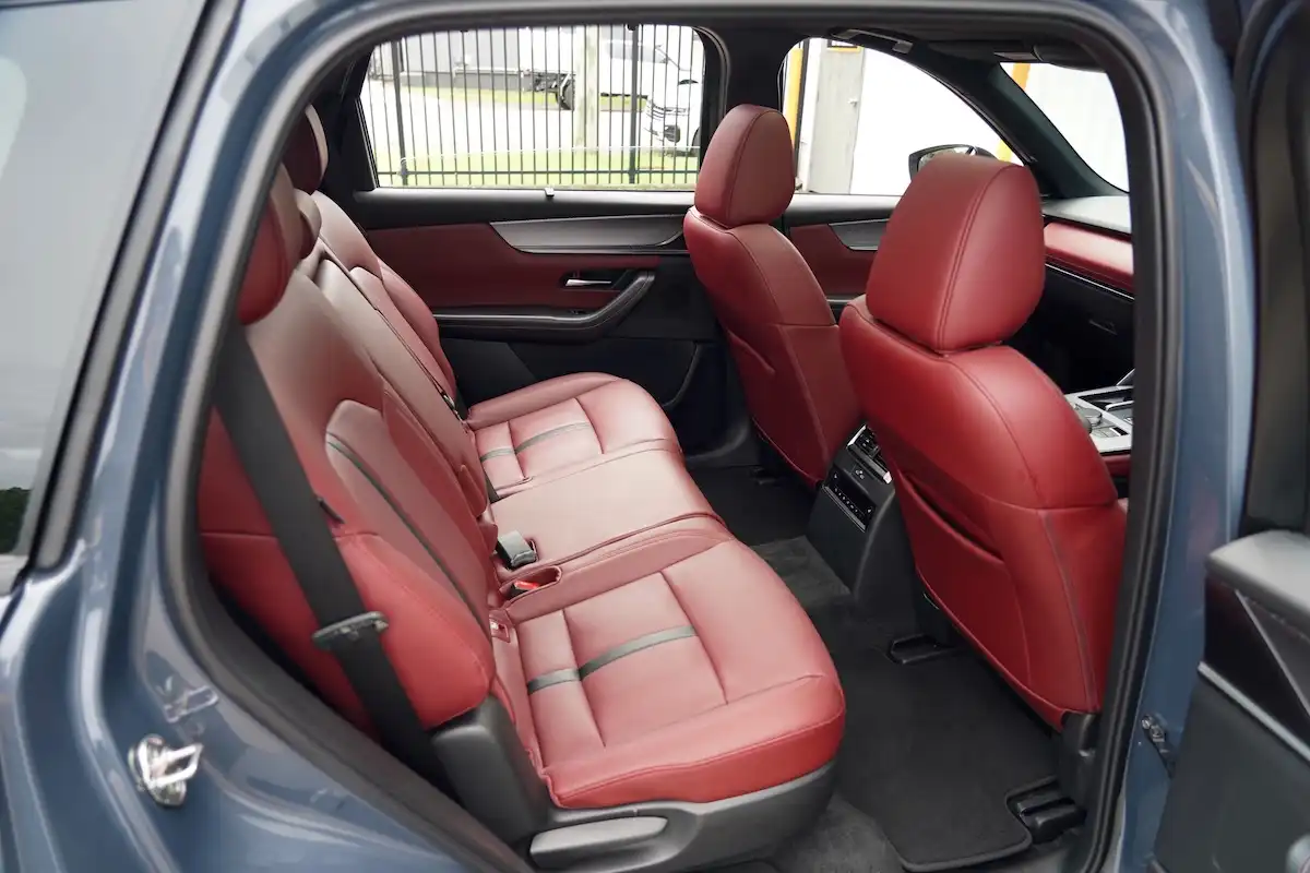 2025 mazda cx-70 azami d50e rear seats side view