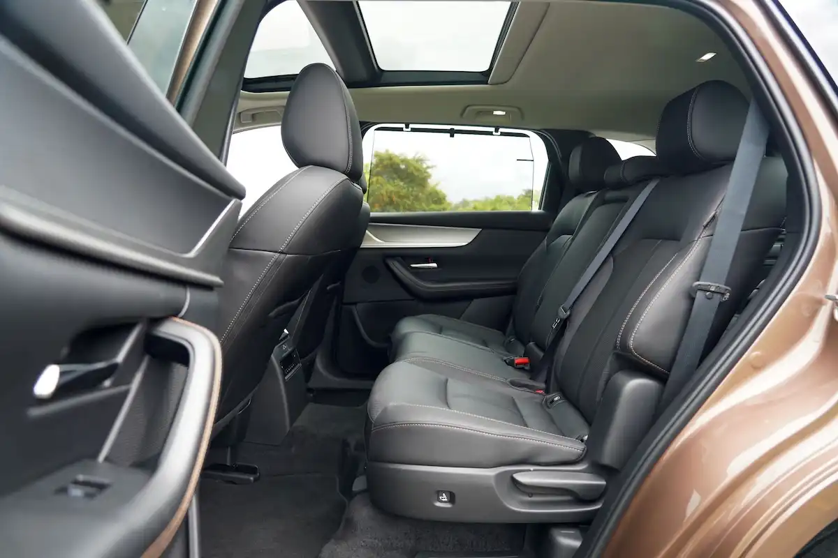 2025 mazda cx-80 g40e gt rear seats
