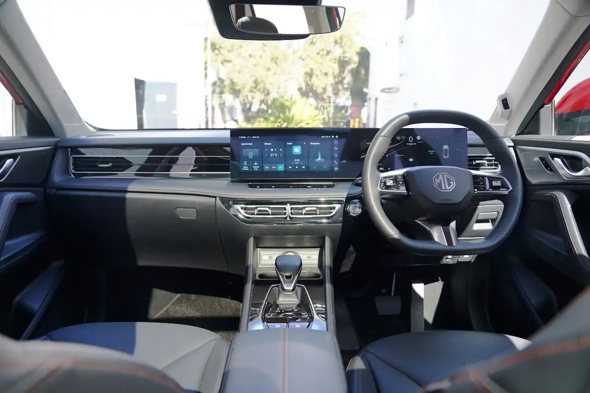 2025 mg hs essence driver seat
