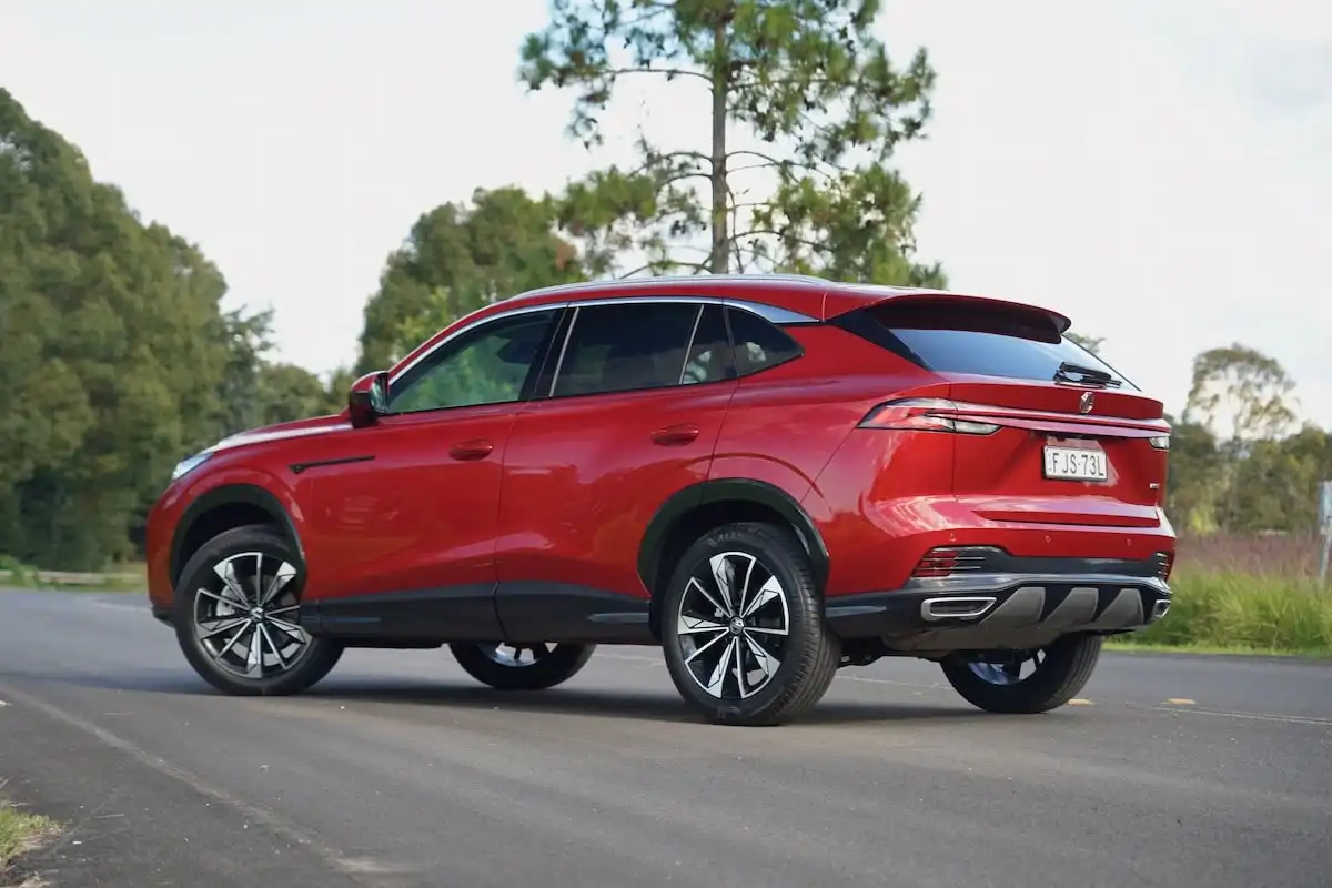 2025 mg hs essence off-road