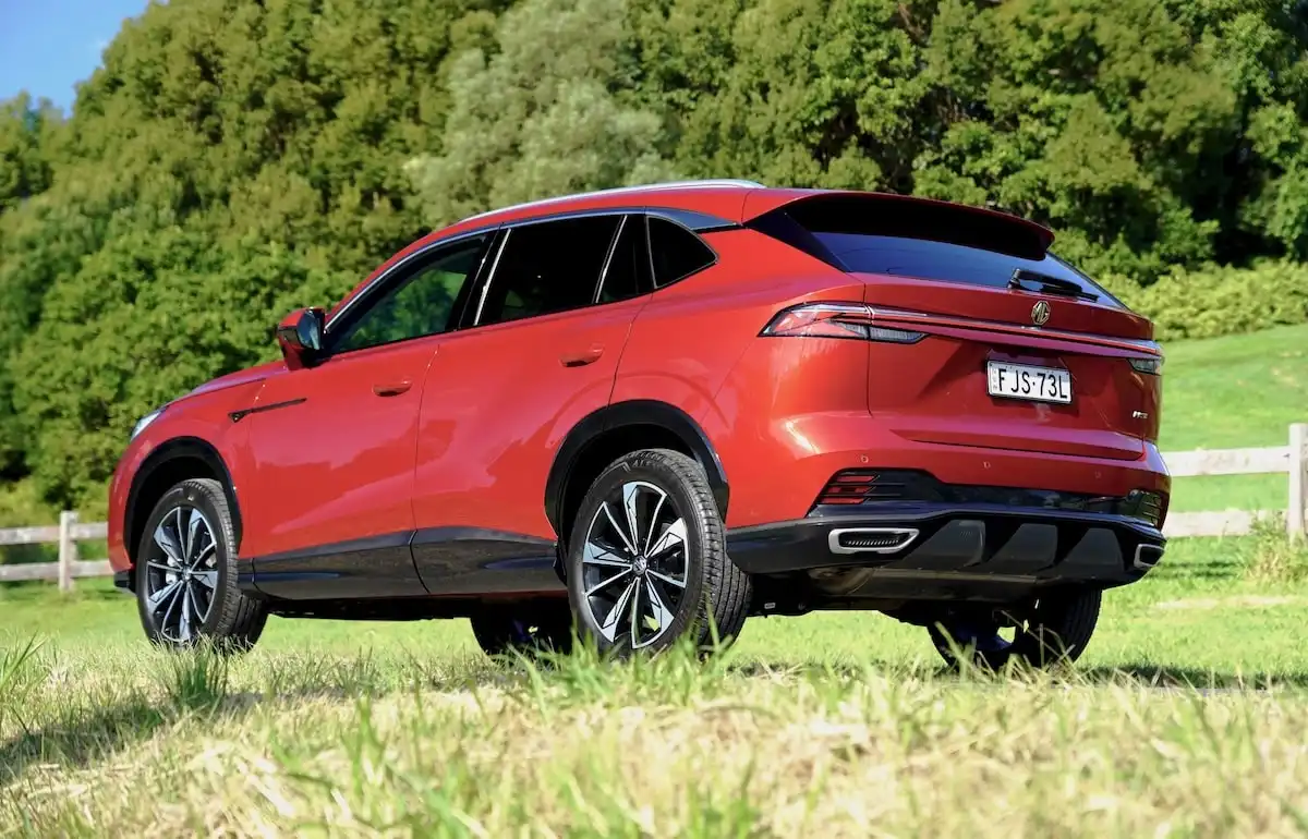 2025 mg hs essence rear