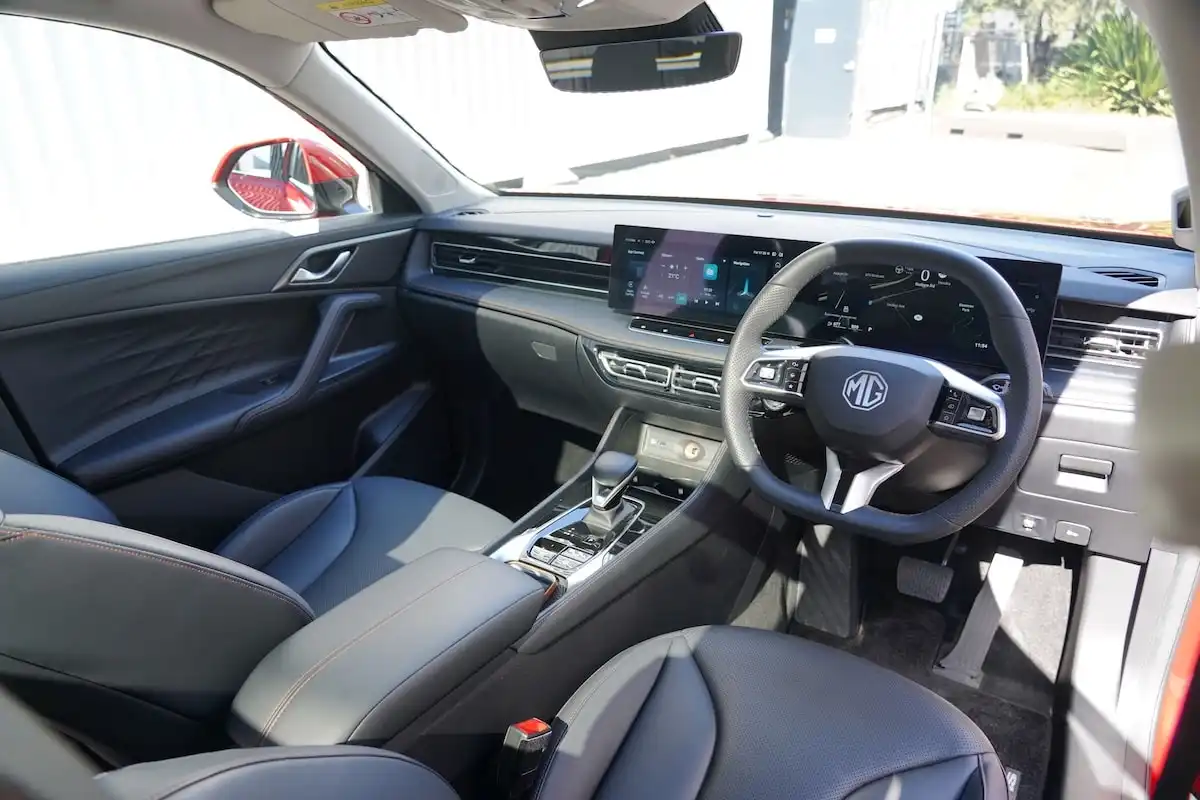 2025 mg hs essence seats