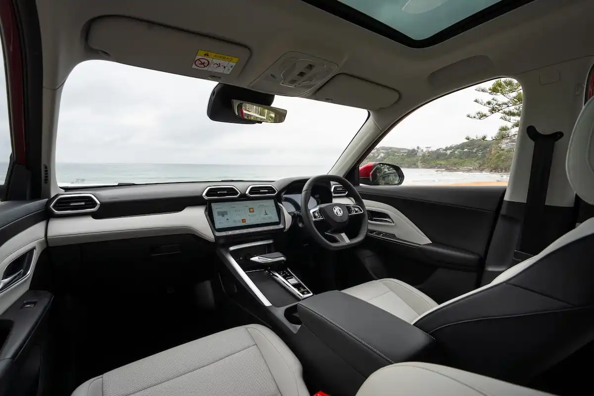 2025 mg zs essence with heated seats