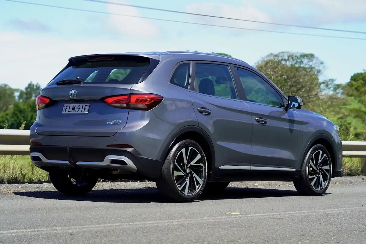 2025 mg zs hybrid+ essence back