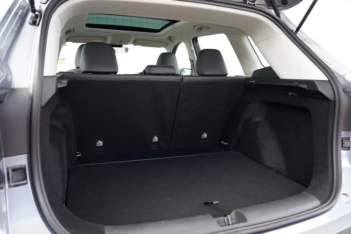 2025 mg zs hybrid+ essence boot