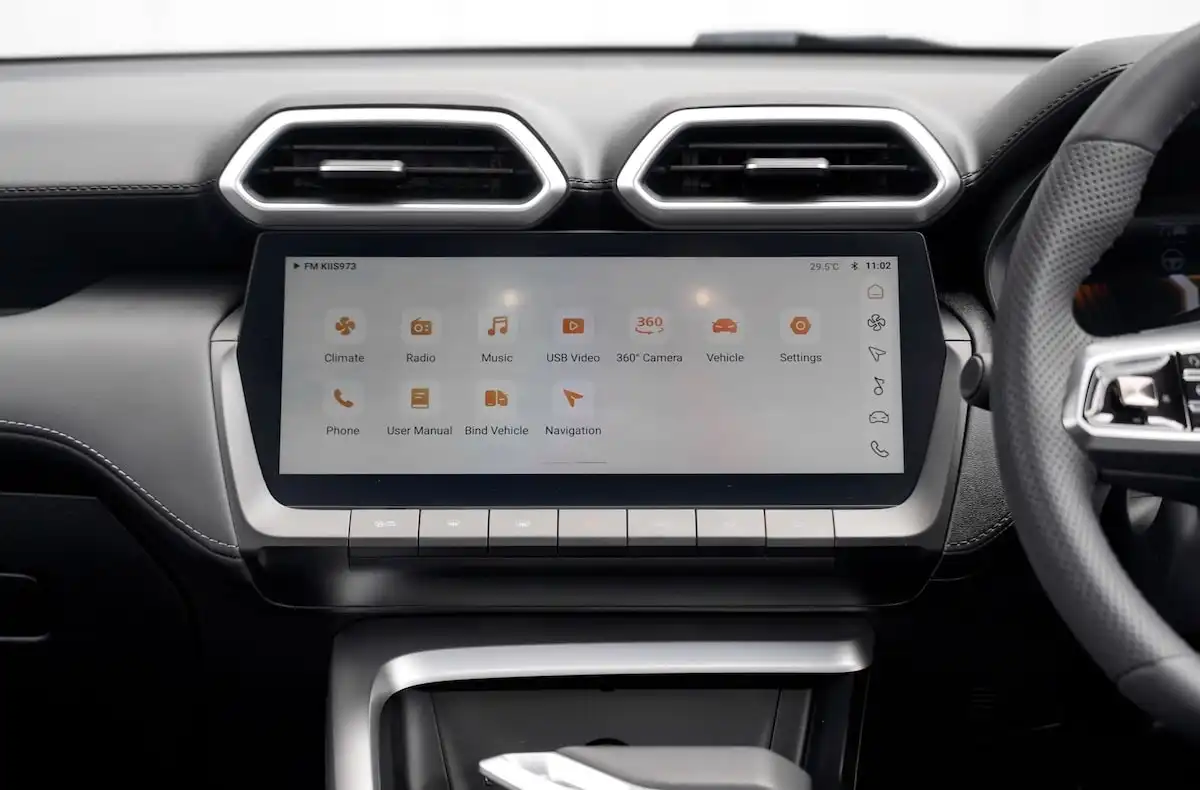 2025 mg zs hybrid+ essence dashboard