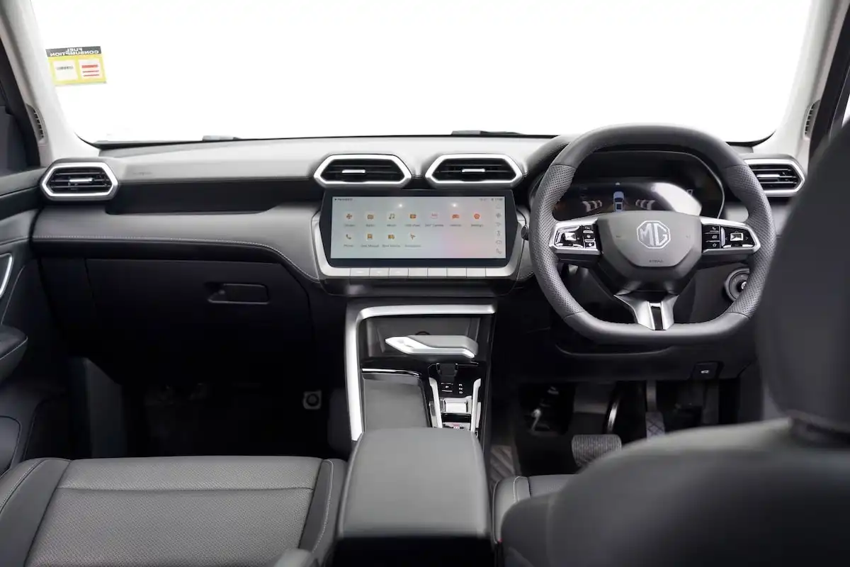 2025 mg zs hybrid+ essence front-view