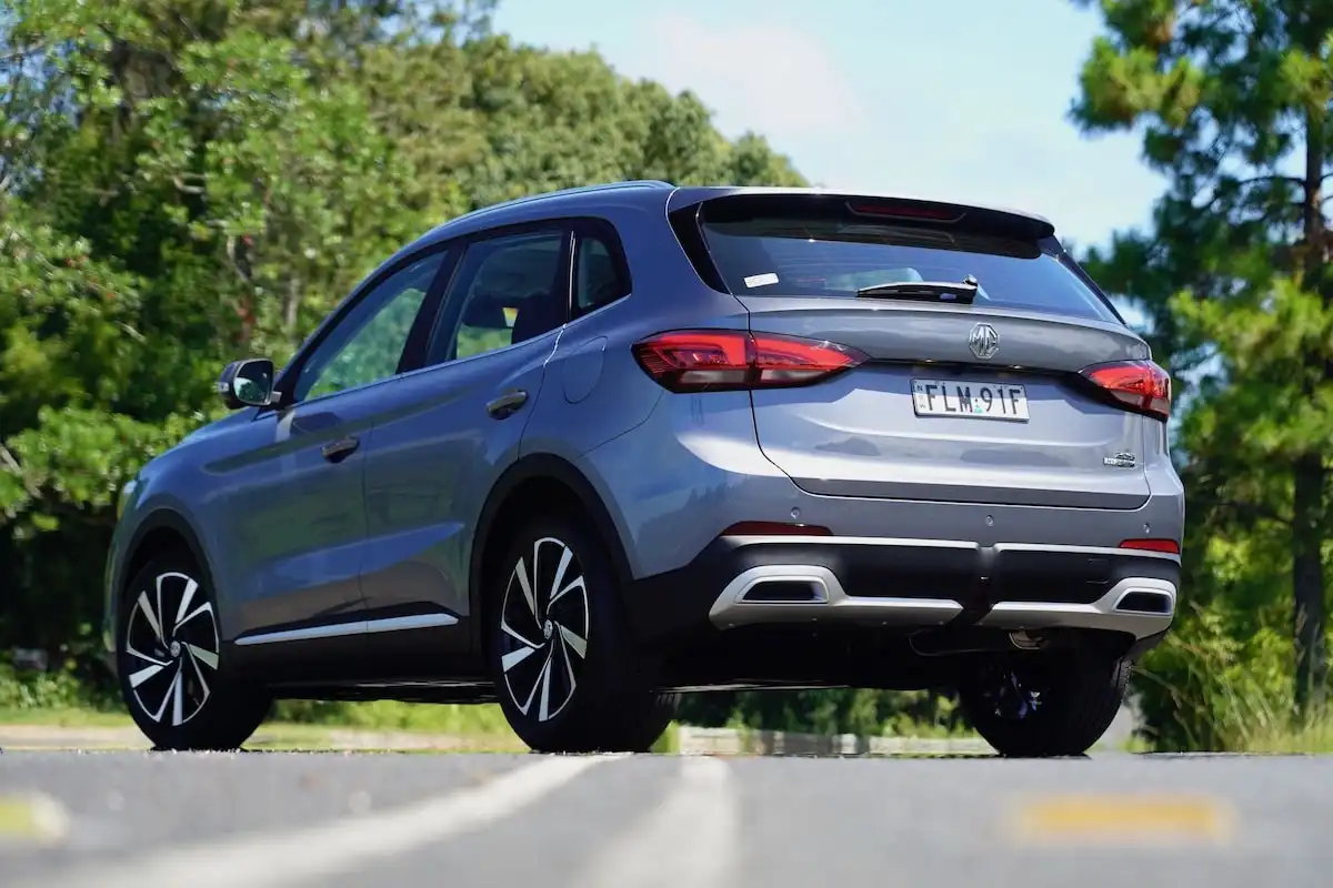 2025 mg zs hybrid+ essence rear