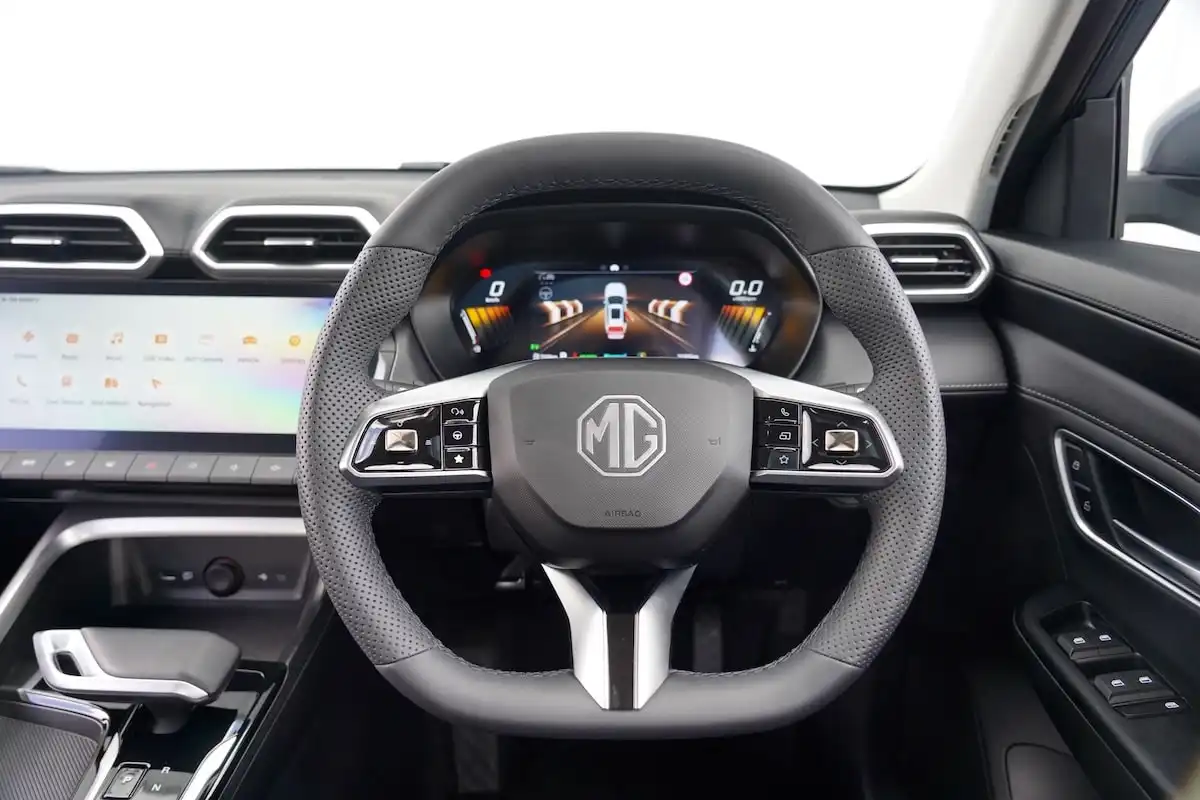 2025 mg zs hybrid+ essence steering wheel