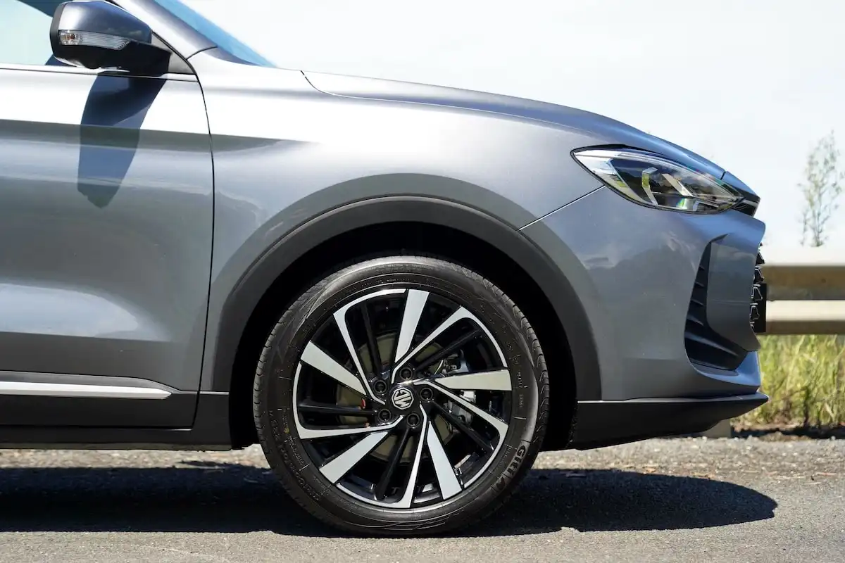 2025 mg zs hybrid+ essence wheel