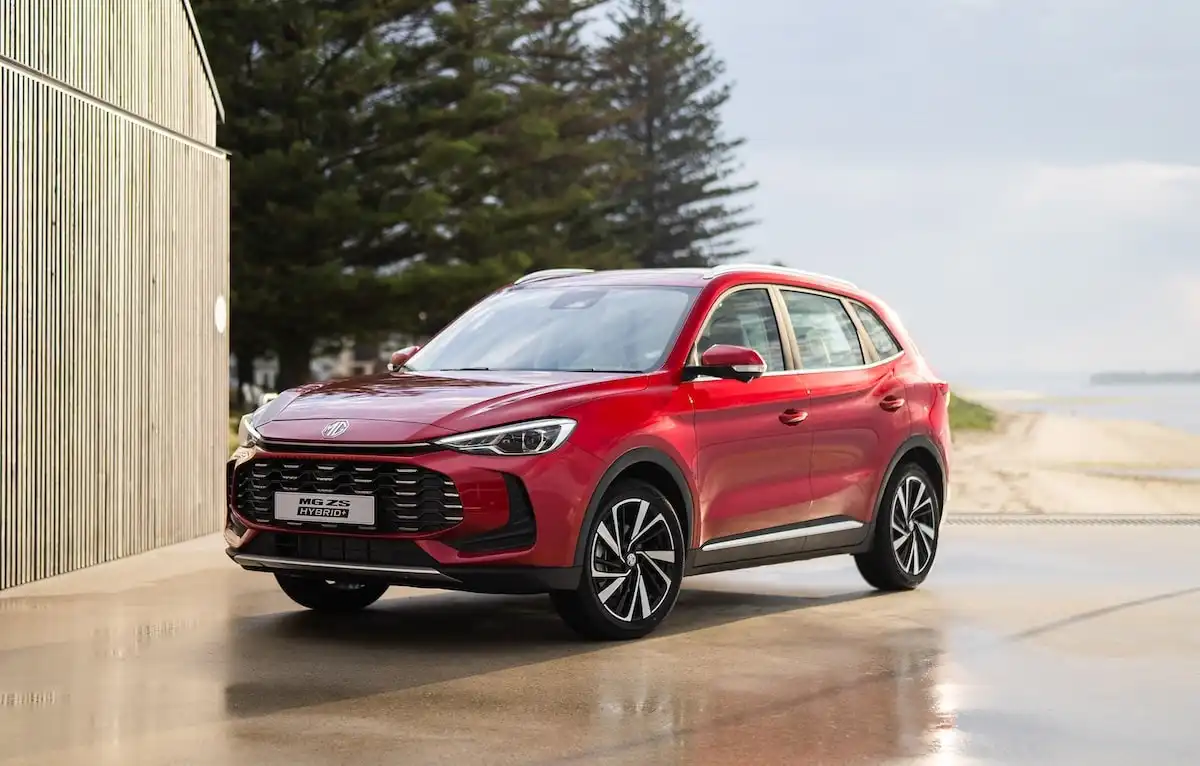 2025 mg zs p-plater