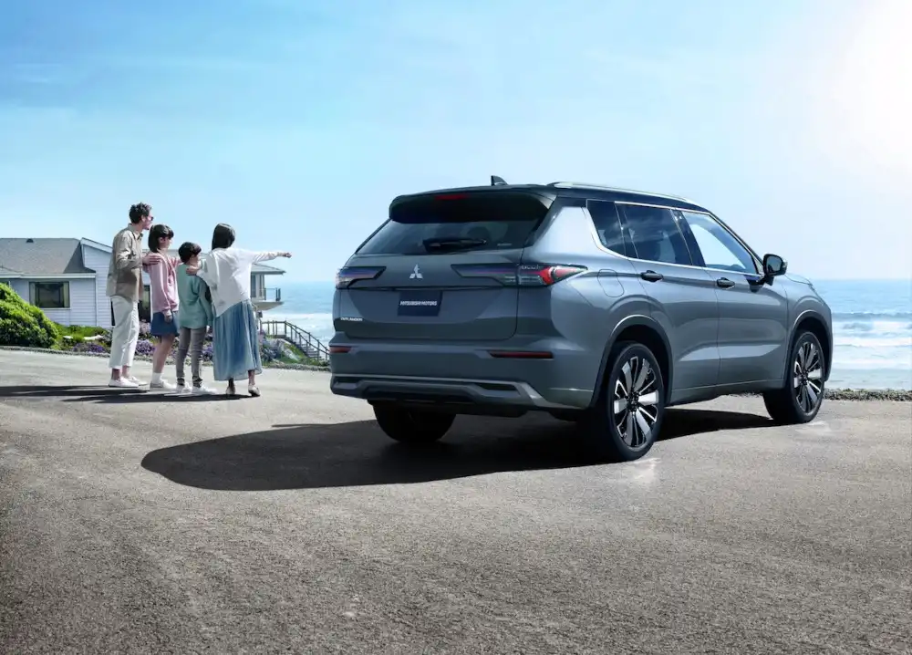 2025 mitsubishi outlander es