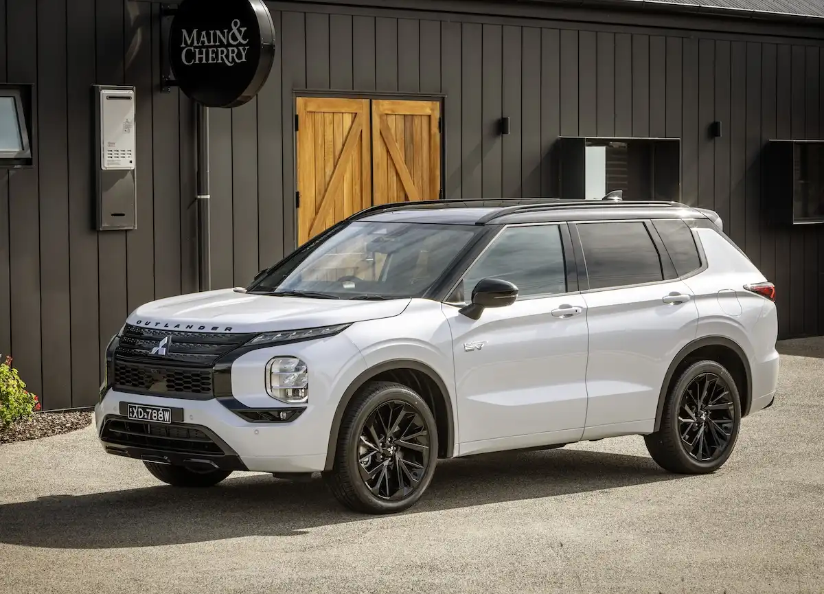 2025 mitsubishi outlander es