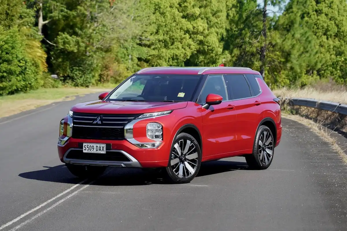 2025 mitsubishi outlander exceed australia