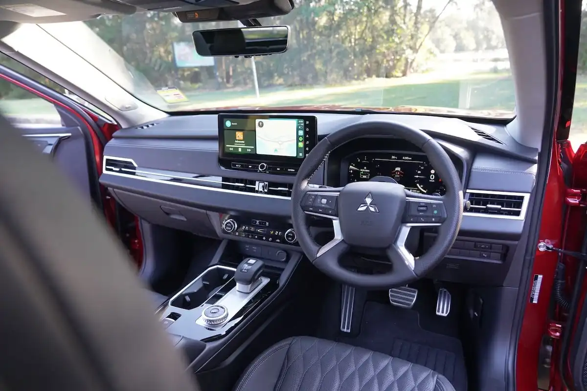 2025 mitsubishi outlander exceed features