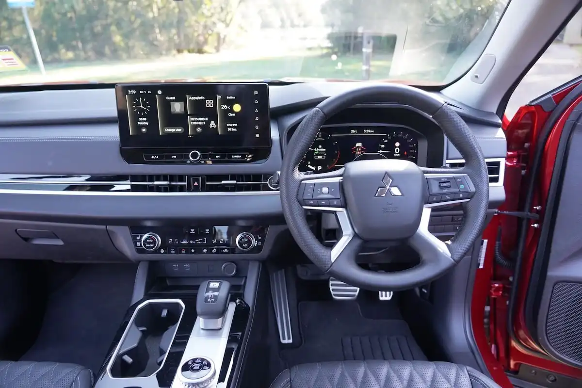2025 mitsubishi outlander exceed infotainment system