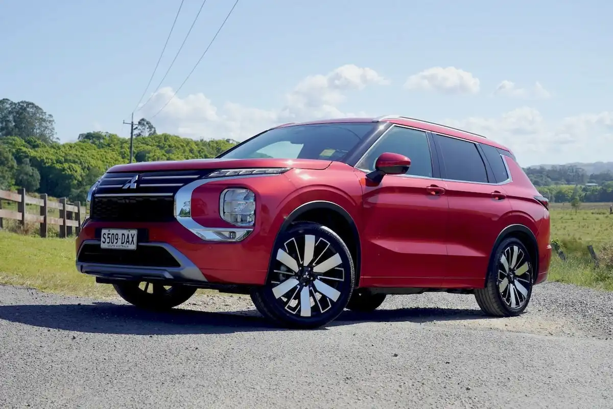 2025 mitsubishi outlander exceed off-road