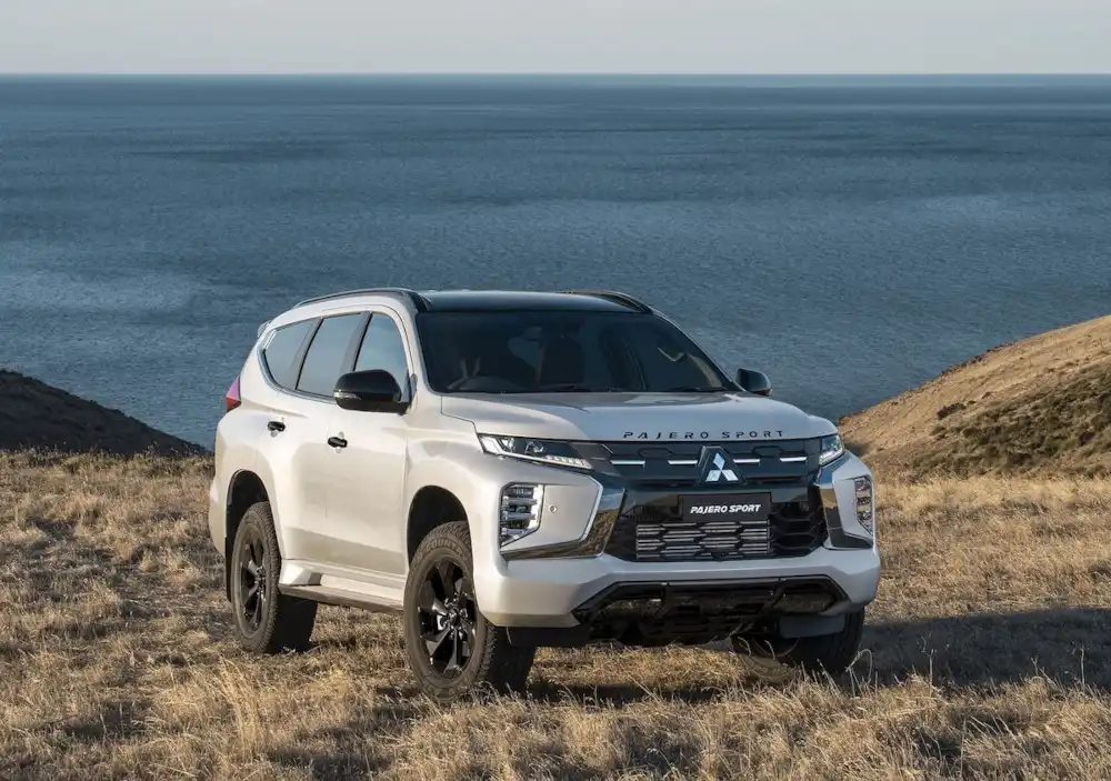 2025 mitsubishi pajero sport headlights