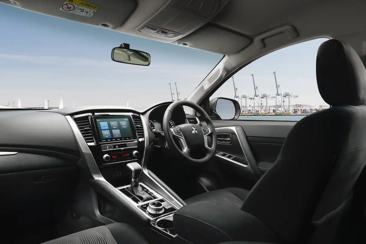 2025 mitsubishi pajero sport interior
