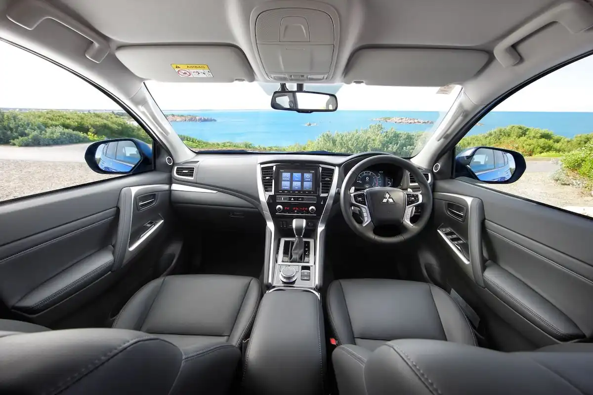 2025 mitsubishi pajero sport seats