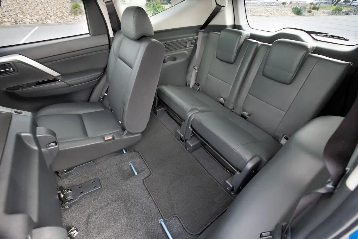 2025 mitsubishi pajero sport third row seats