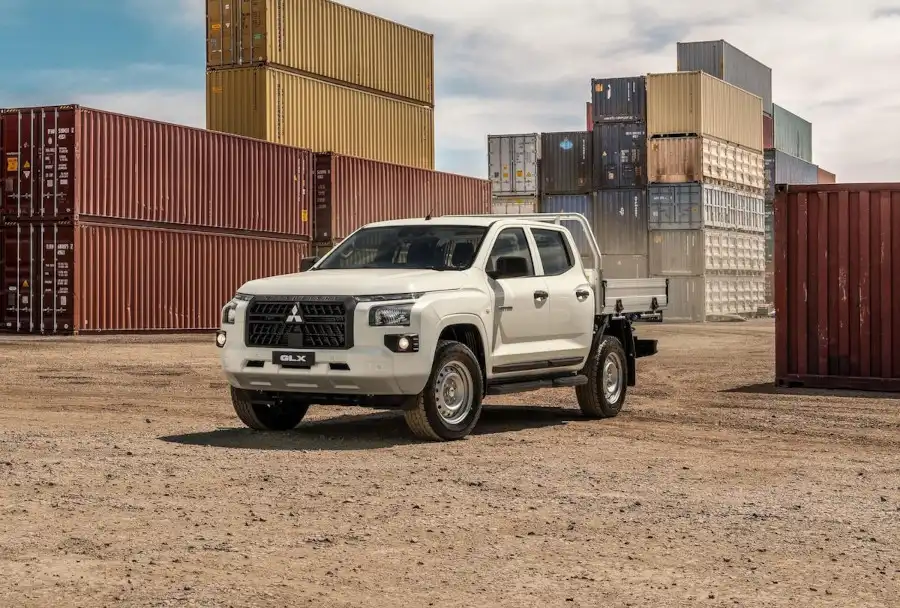 2025 mitsubishi triton front