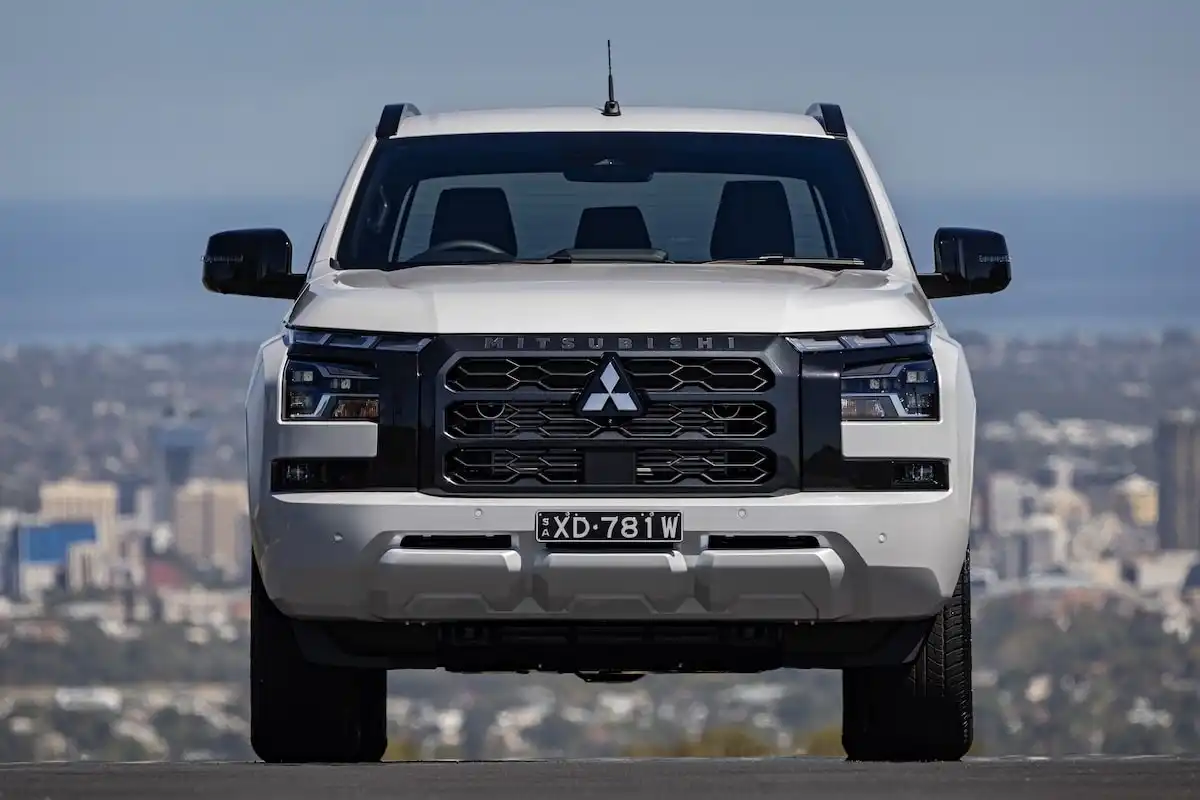 2025 mitsubishi triton grille
