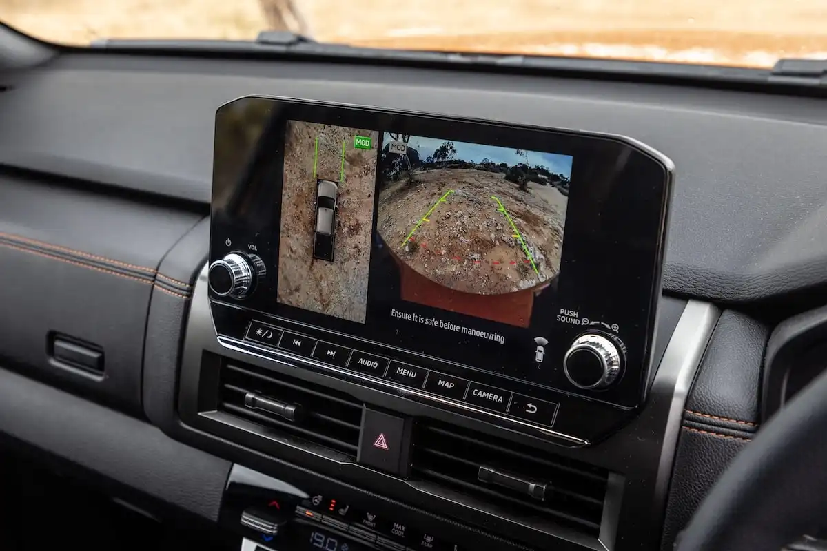 2025 mitsubishi triton lan-keep assist