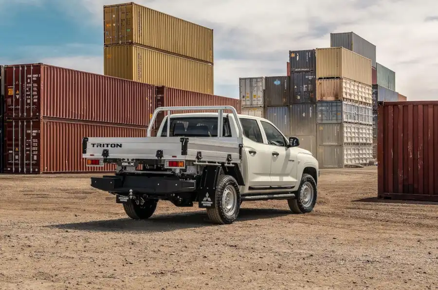 2025 mitsubishi triton rear