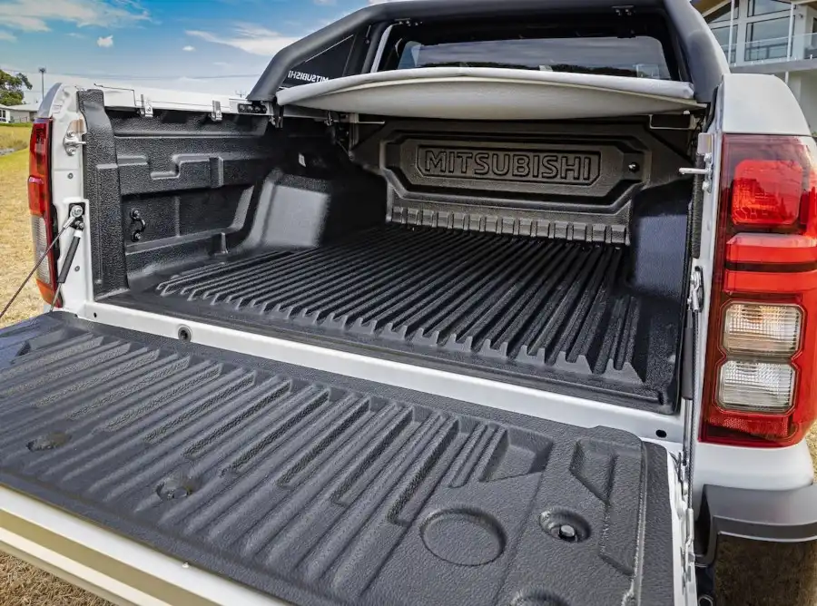 2025 mitsubishi triton tray