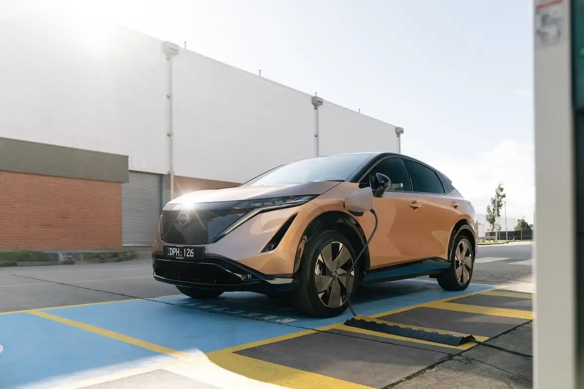 2025 nissan ariya charging
