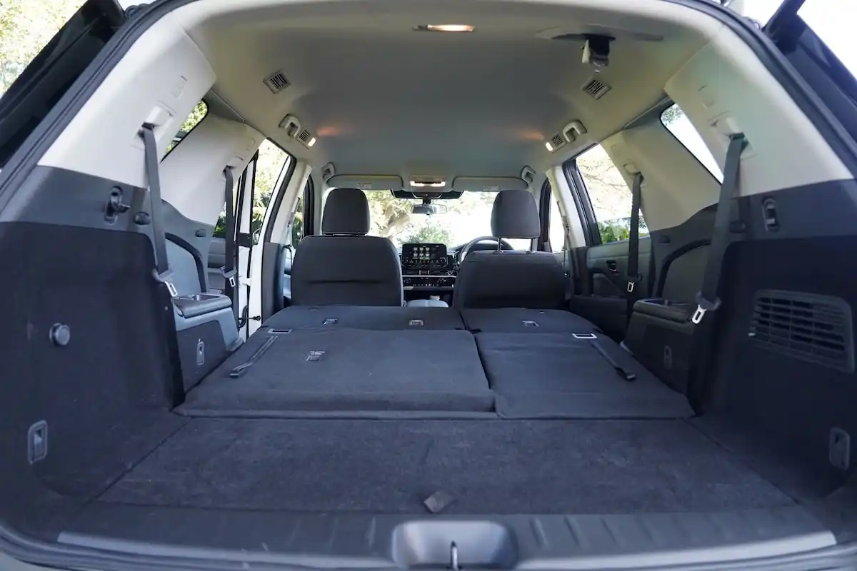 2025 nissan pathfinder st-l awd boot open