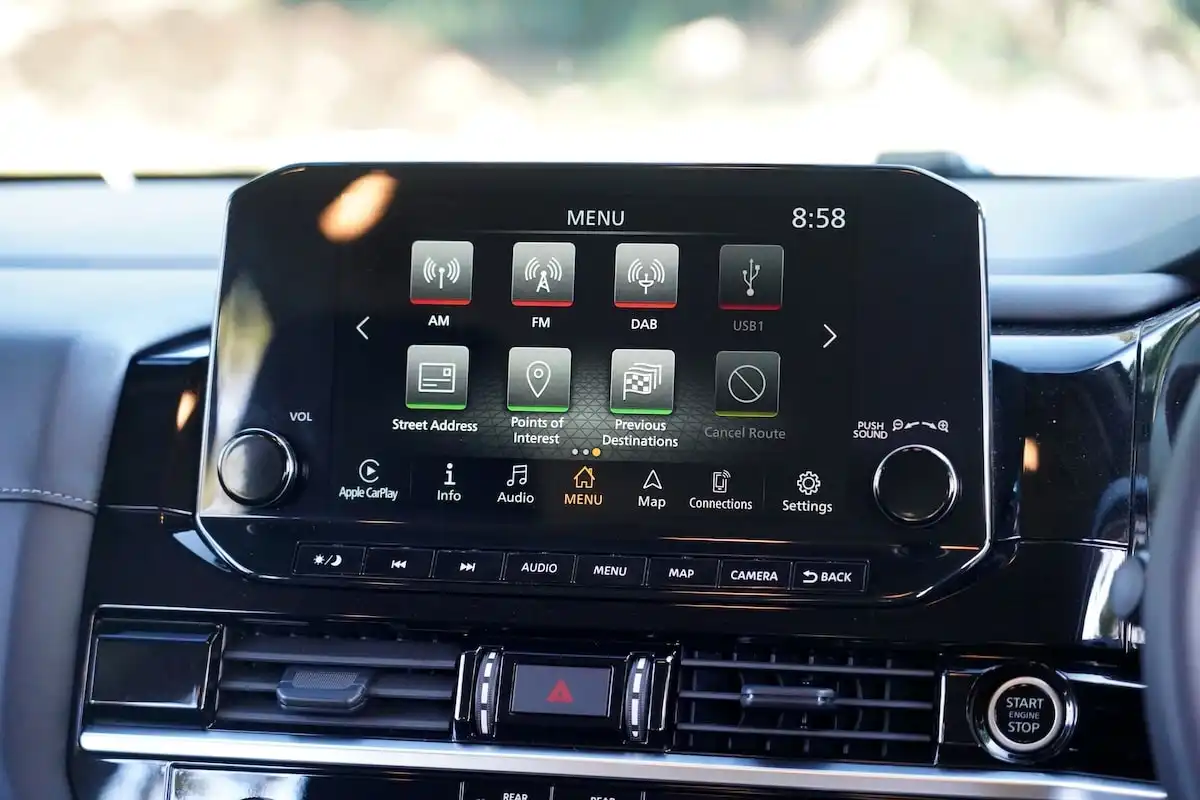 2025 nissan pathfinder st-l awd connectivity