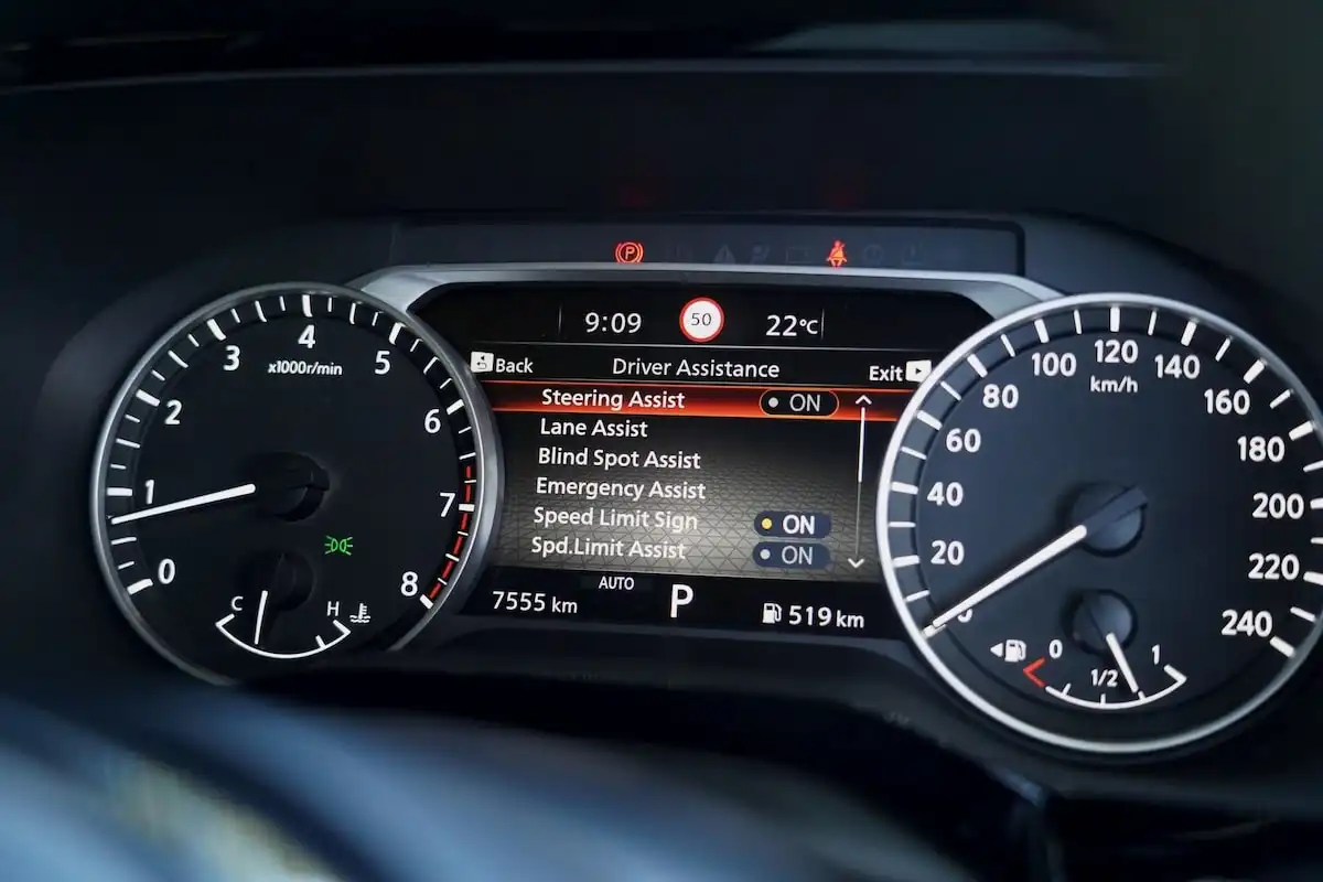 2025 nissan pathfinder st-l awd driver assistance