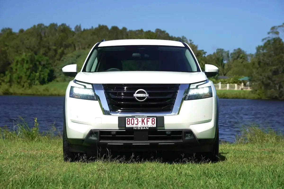 2025 nissan pathfinder st-l awd headlights