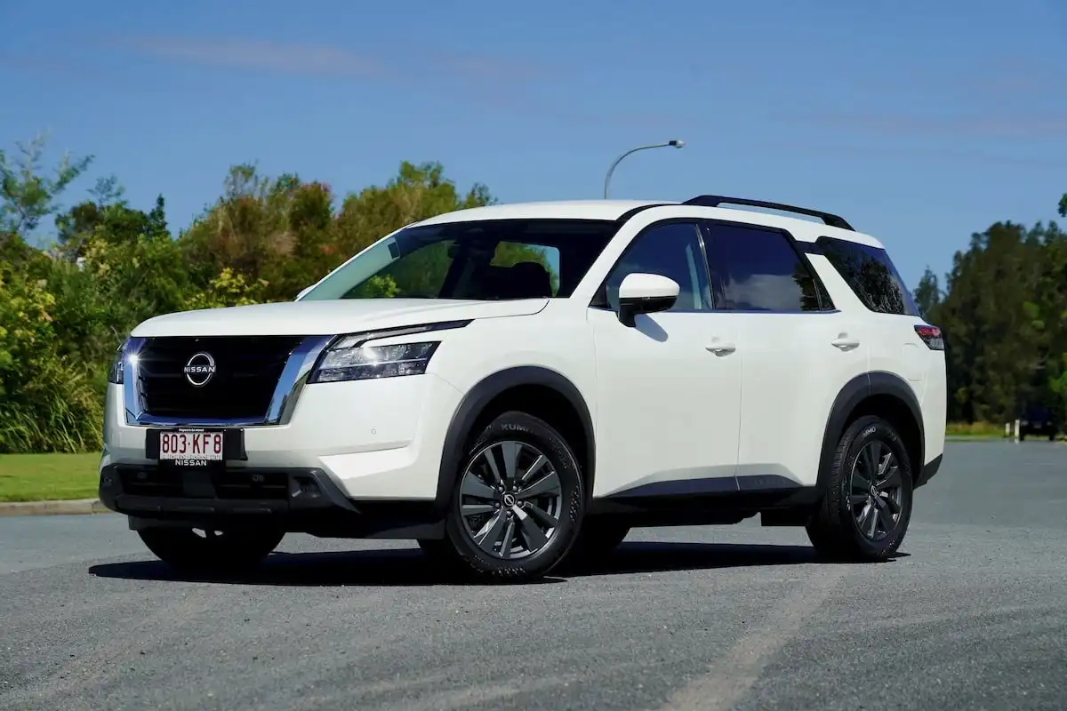 2025 nissan pathfinder st-l awd off-road