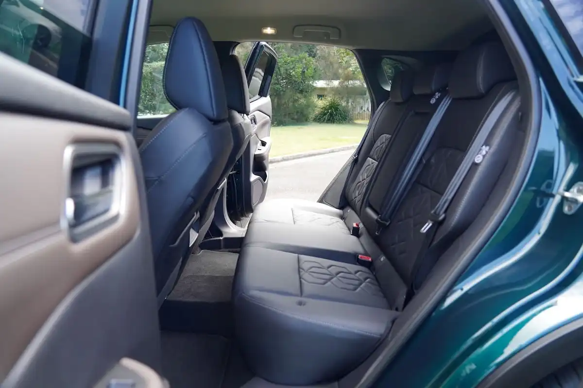 2025 nissan qashqai ti rear seat open door