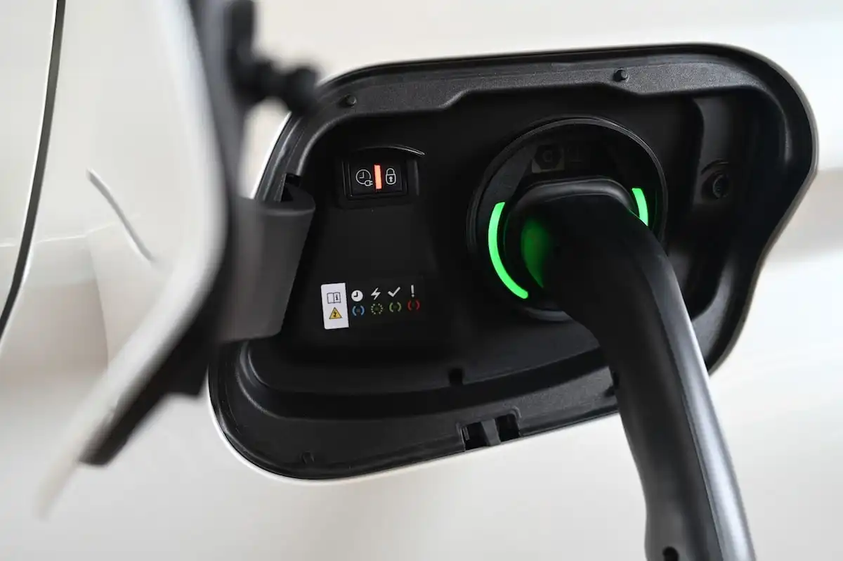 2025 peugeot e-308 charger