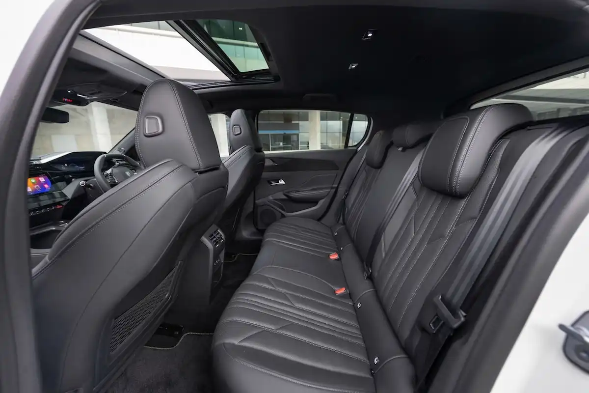 2025 peugeot e-308 rear seats