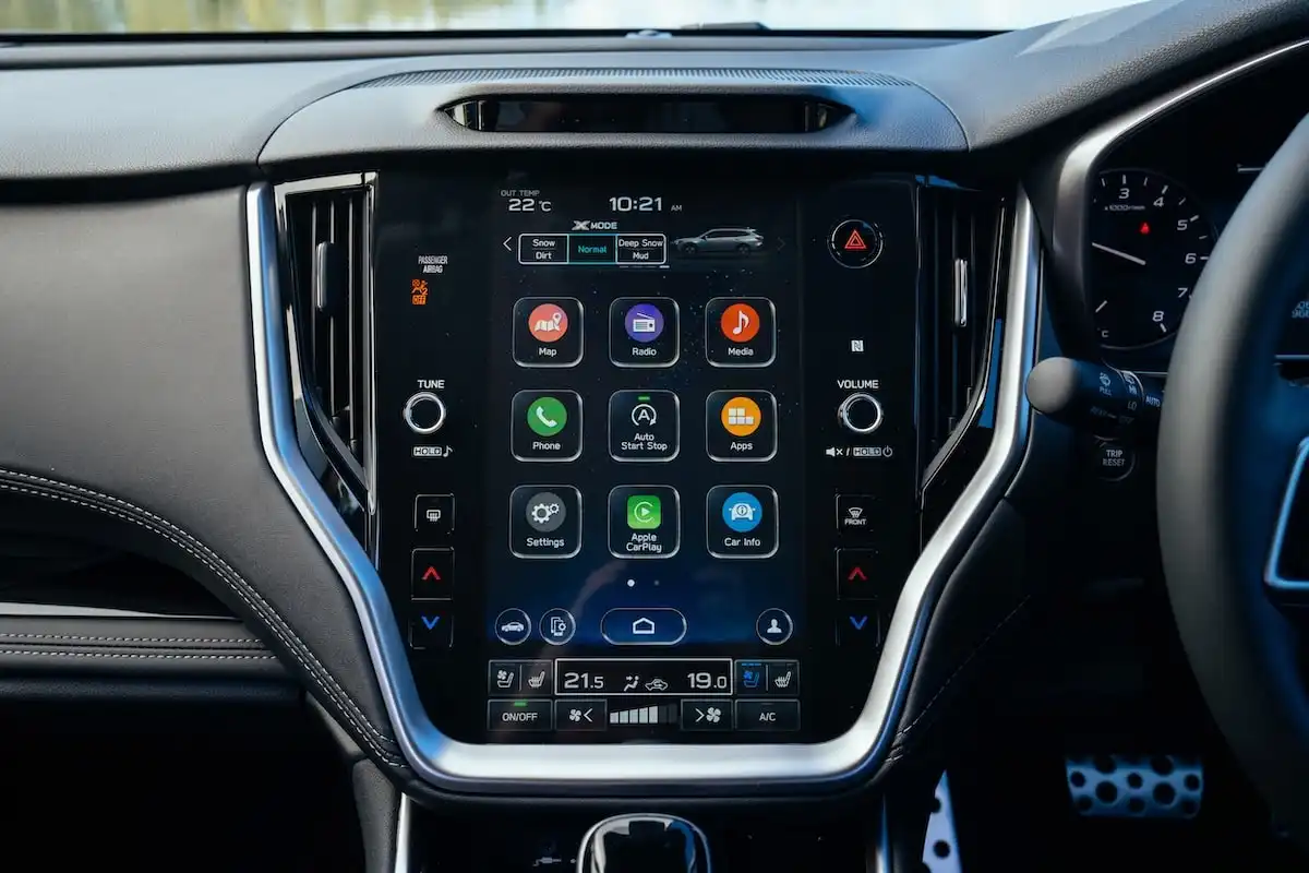 2025 subaru outback connectivity