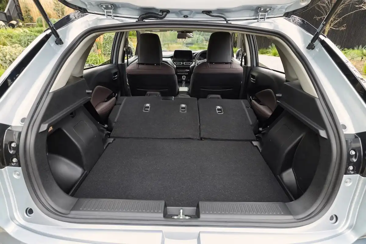 2025 suzuki fronx boot