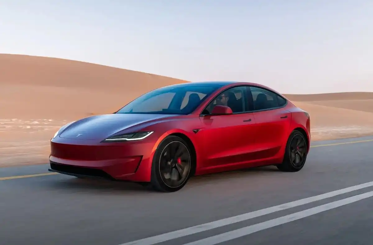 2025 tesla model 3 ev sedan