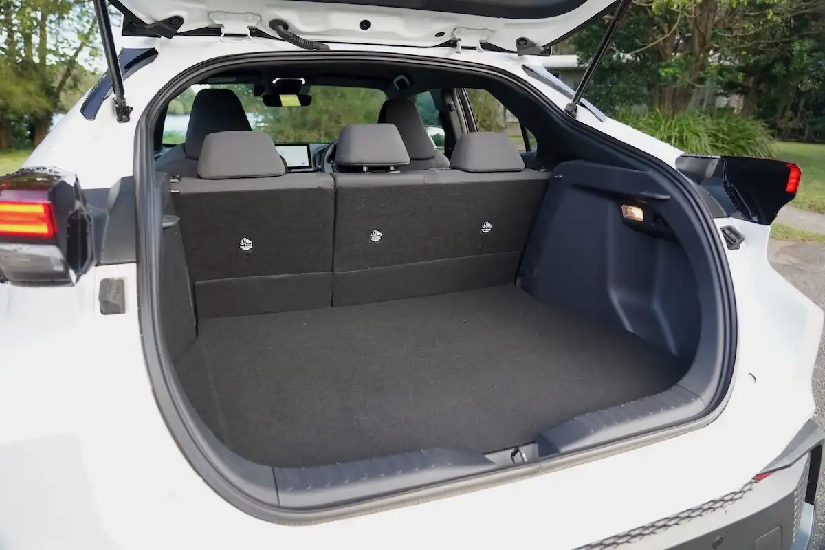 2025 toyota c-hr gxl boot