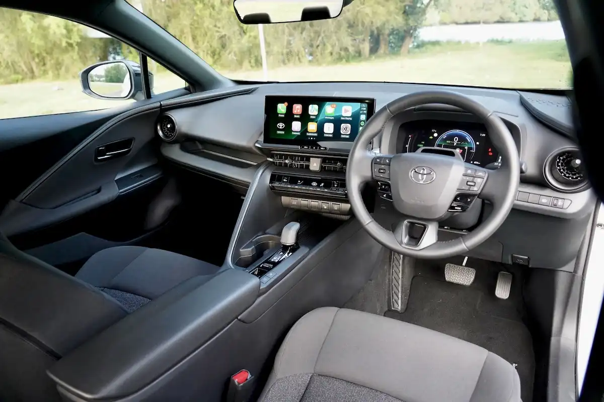 2025 toyota c-hr gxl driver seat