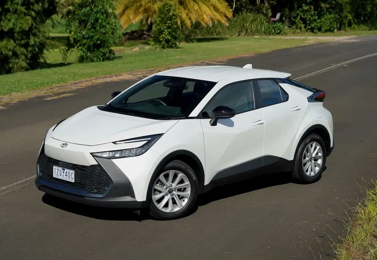 2025 toyota c-hr gxl exterior