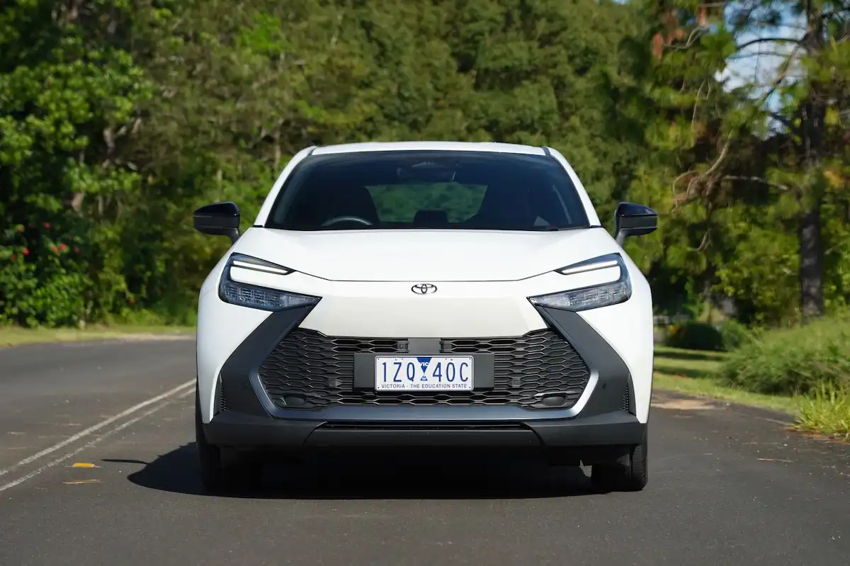 2025 toyota c-hr gxl front