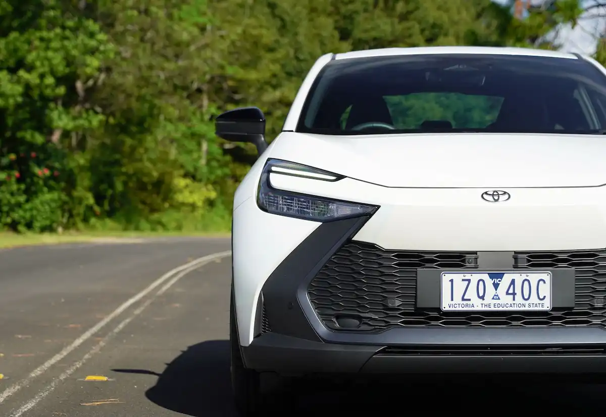2025 toyota c-hr gxl headlight